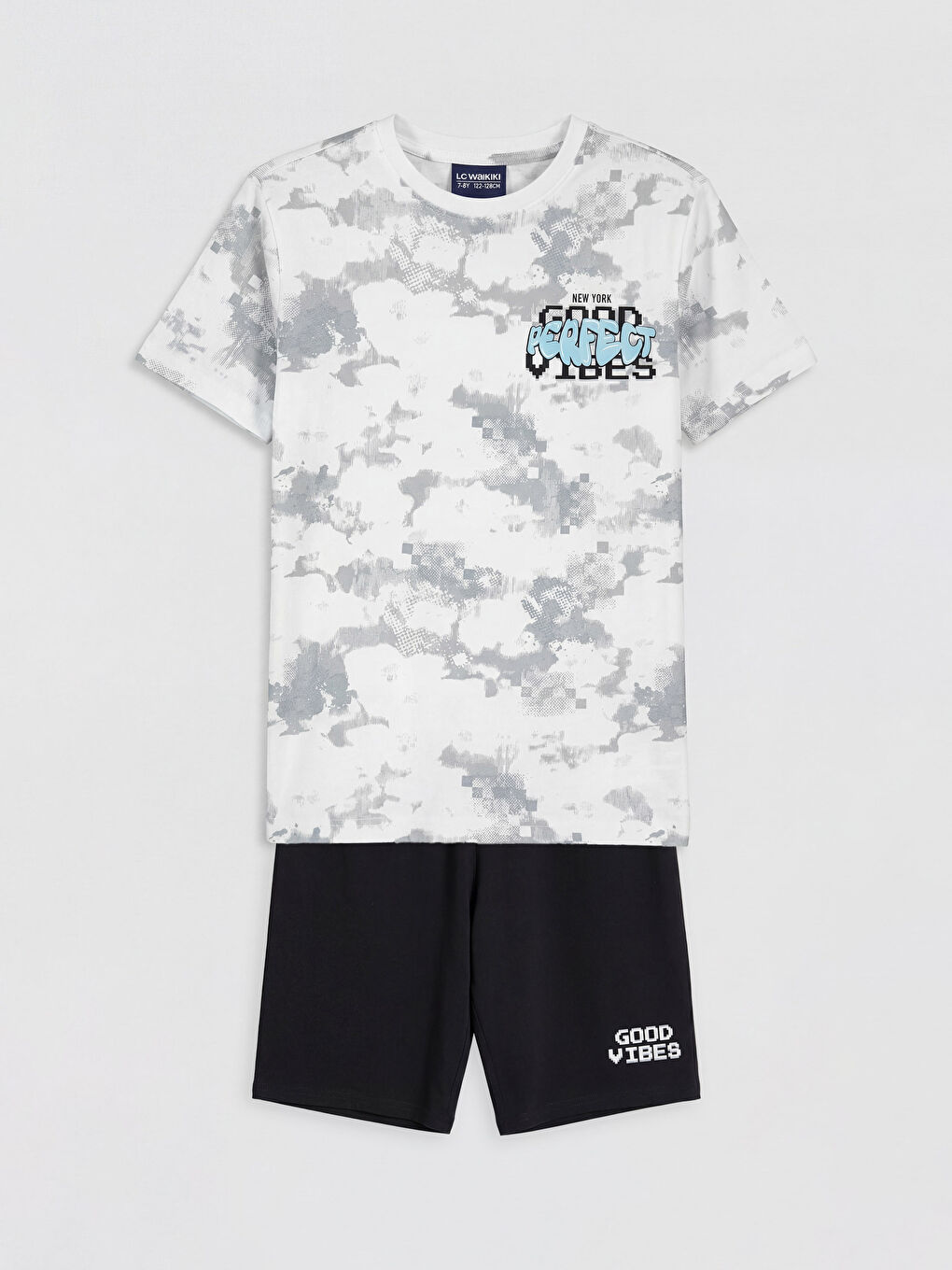 Beyaz New York Baskılı Erkek Çocuk Şortlu Pijama Takımı-1