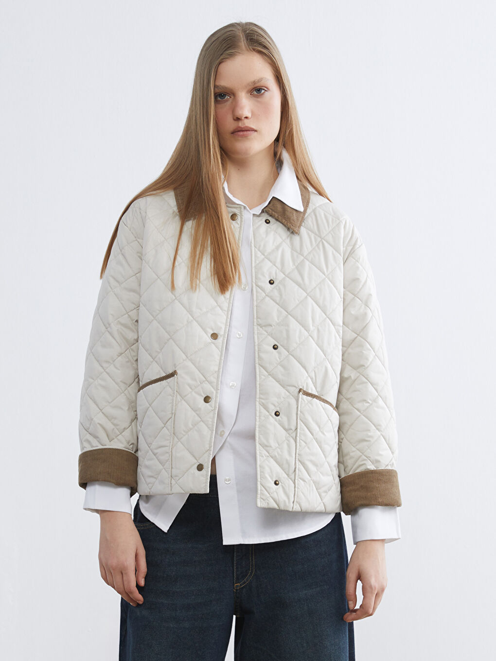 Bej Kadife Gömlek Yaka Kapitone Kadın Şişme Mont