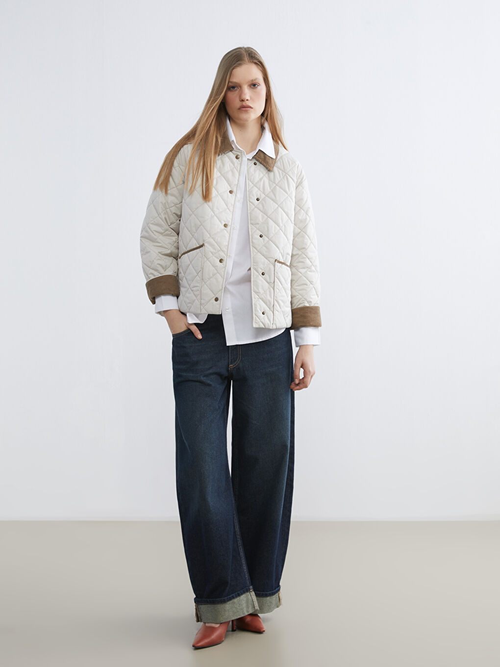 Bej Kadife Gömlek Yaka Kapitone Kadın Şişme Mont-1