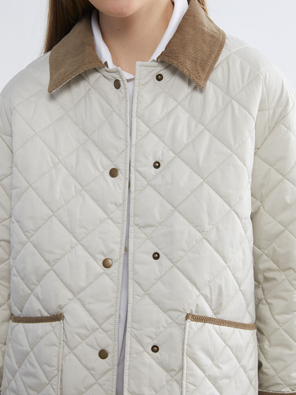 Bej Kadife Gömlek Yaka Kapitone Kadın Şişme Mont-2