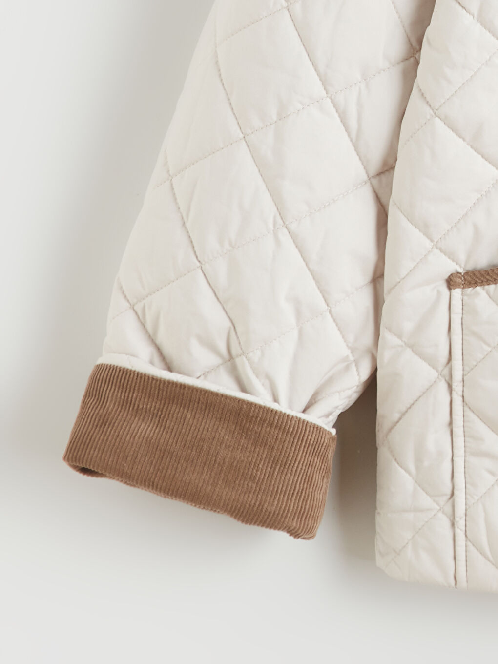 Bej Kadife Gömlek Yaka Kapitone Kadın Şişme Mont-6