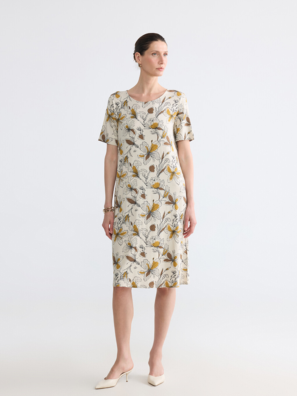 Rochie cu model cu guler rotund-1