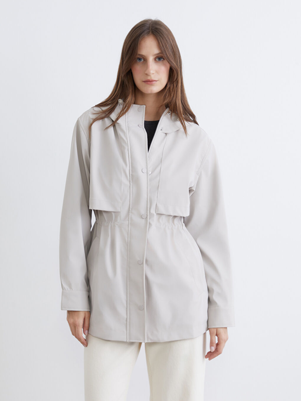 Bej Kapüşonlu Kadın Yağmurluk