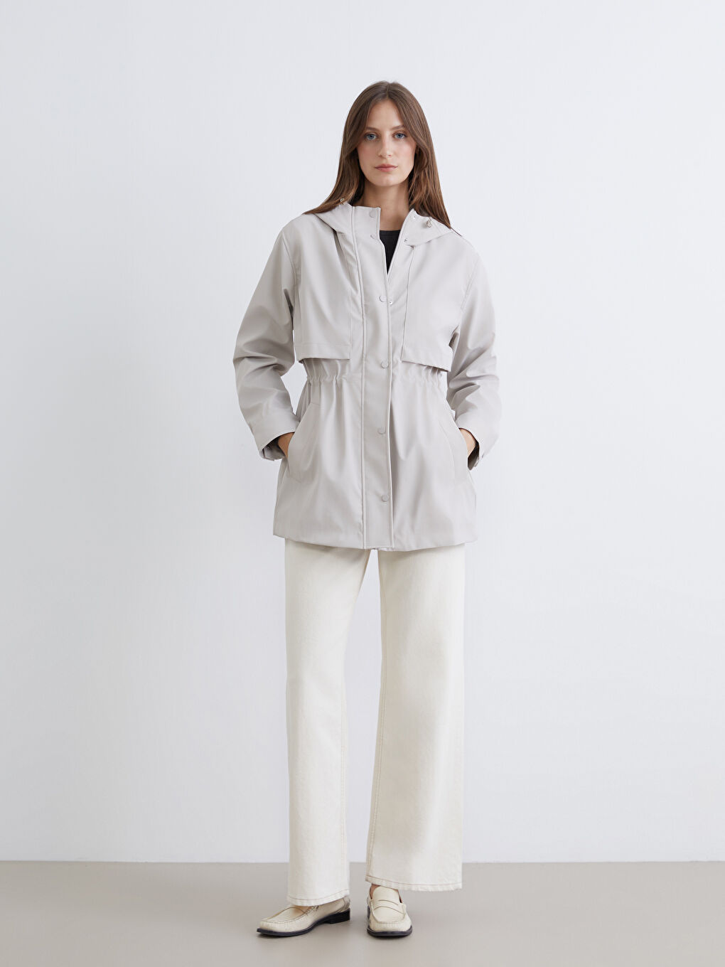 Bej Kapüşonlu Kadın Yağmurluk-1