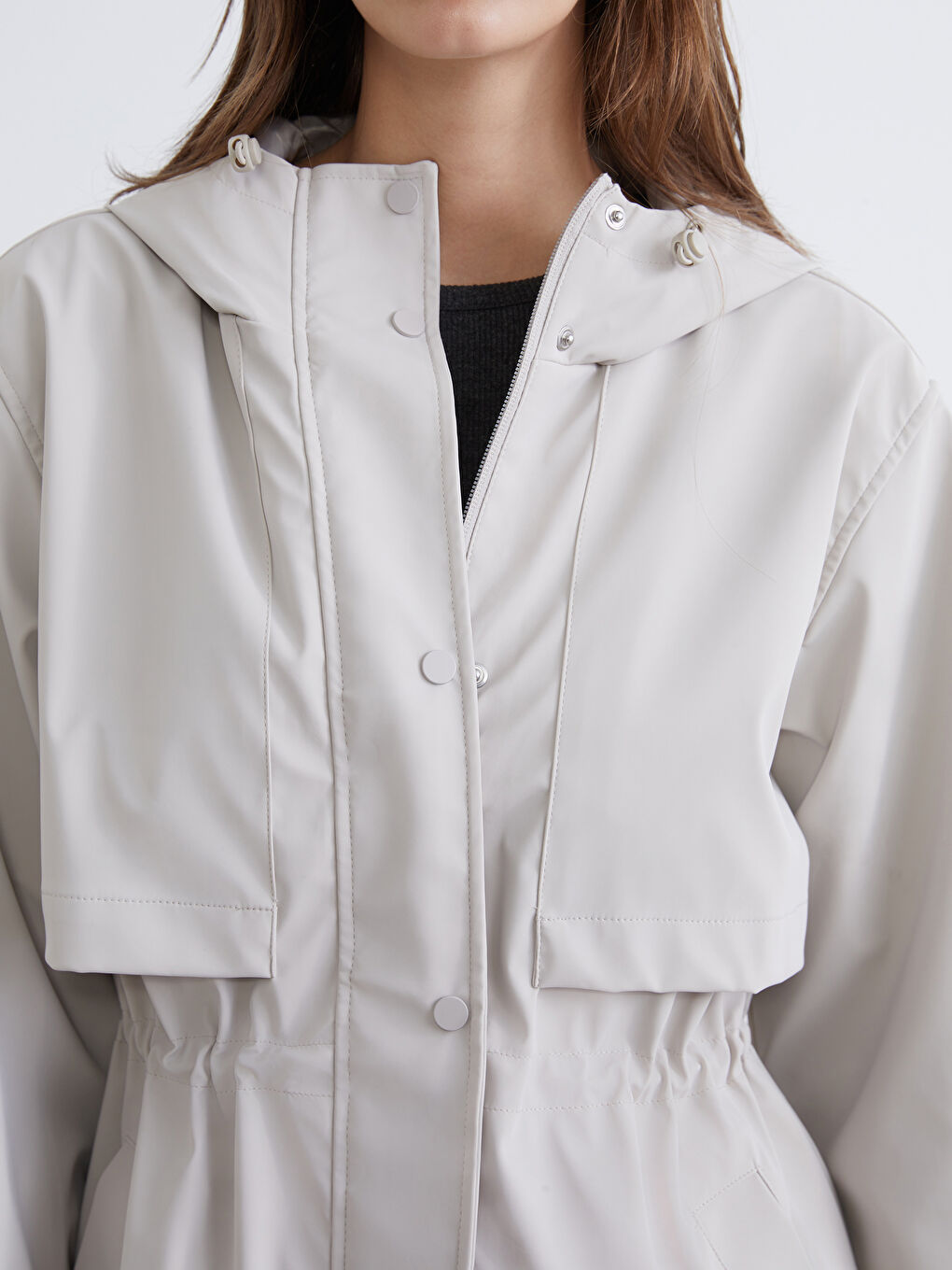 Bej Kapüşonlu Kadın Yağmurluk-2