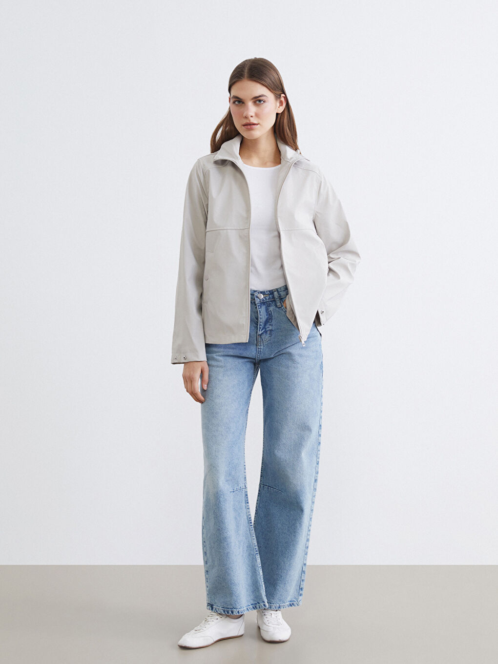 Bej Kapüşonlu Kadın Yağmurluk-1