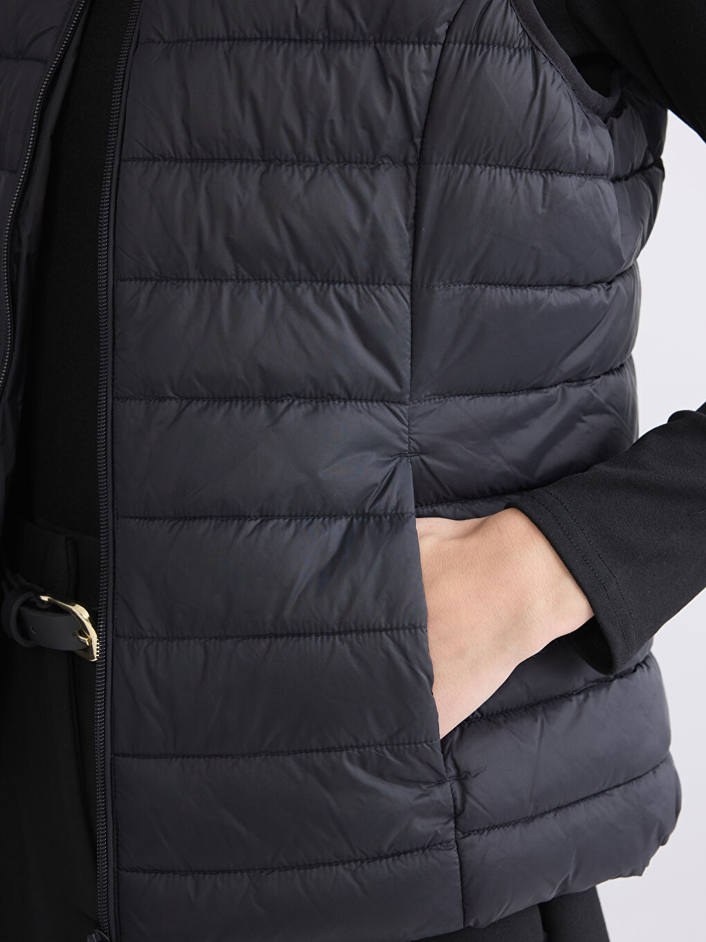 Siyah Dik Yaka Kadın Şişme Yelek-2