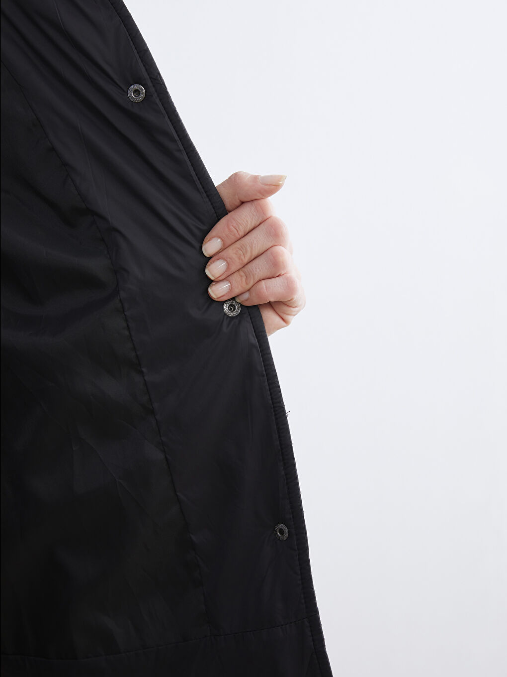 Siyah Kapüşonlu Kapitone Kadın Şişme Mont-3