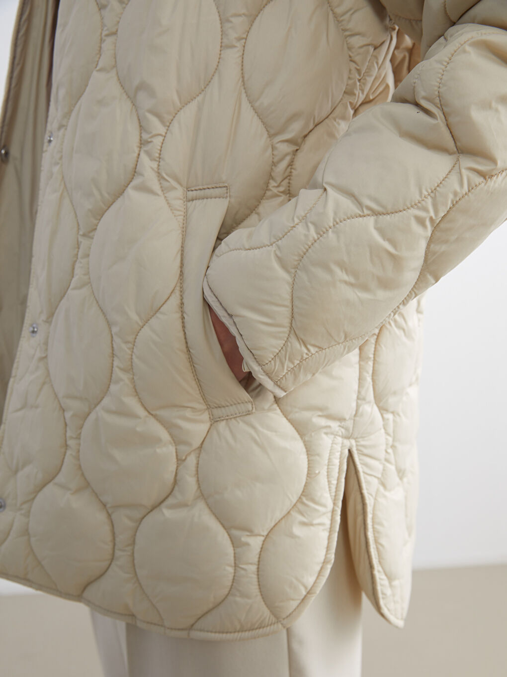 Bej Kapüşonlu Kapitone Kadın Şişme Mont-2