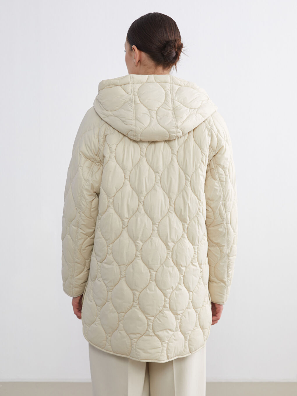 Bej Kapüşonlu Kapitone Kadın Şişme Mont-3