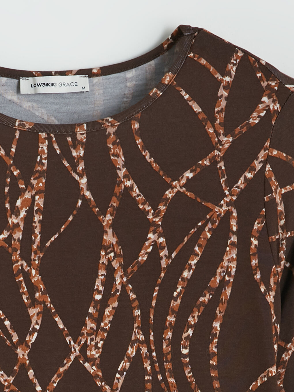 Kahverengi Bisiklet Yaka Desenli Kadın Tişört-1