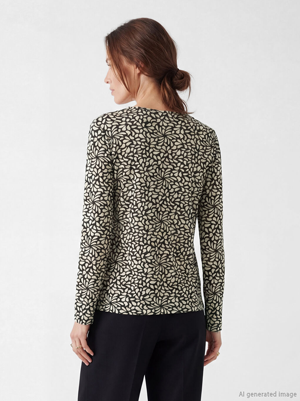 Bej Bisiklet Yaka Desenli Bluz-2