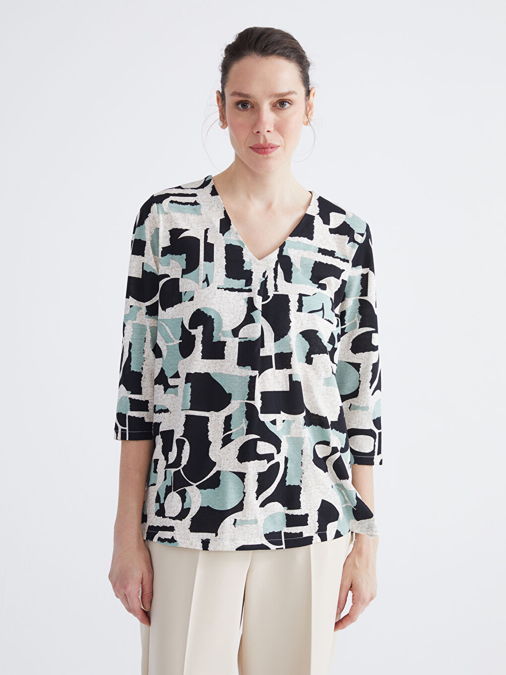 Siyah V Yaka Desenli Kadın Bluz-1