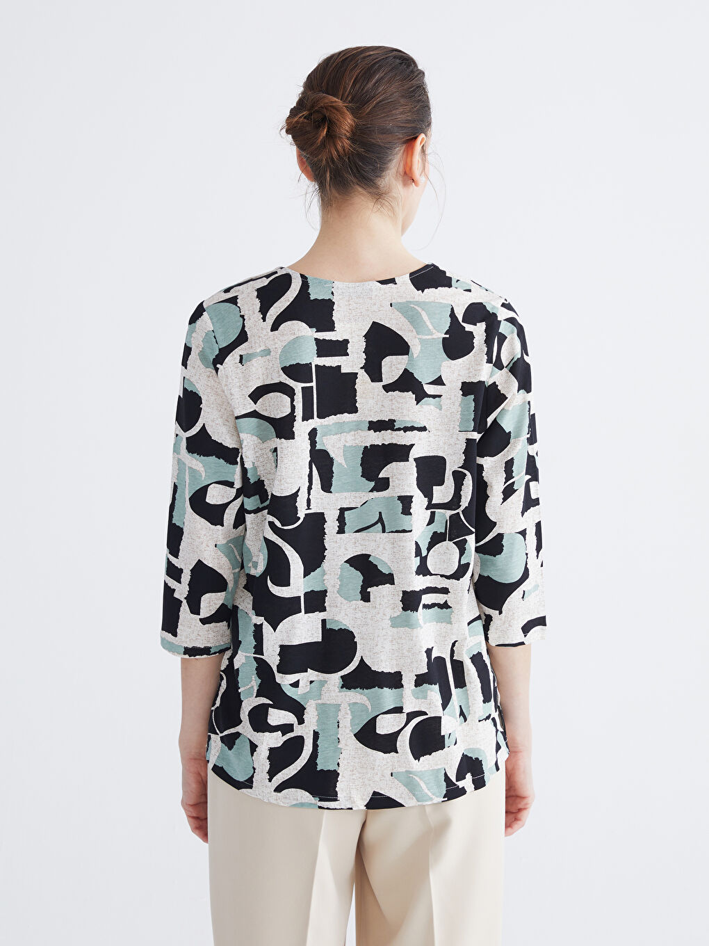 Siyah V Yaka Desenli Kadın Bluz-6