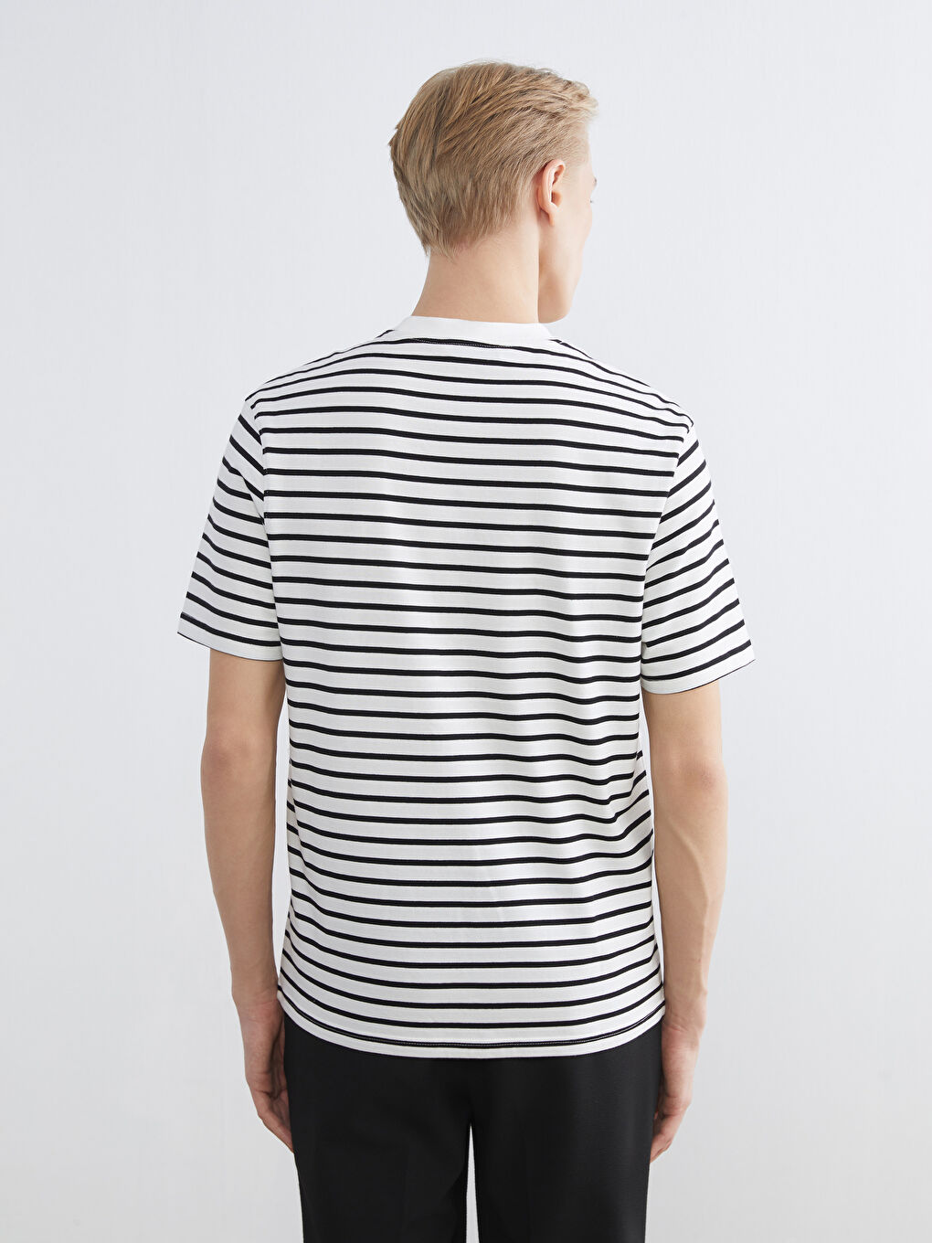 Мужская полосатая футболка с круглым вырезом-3