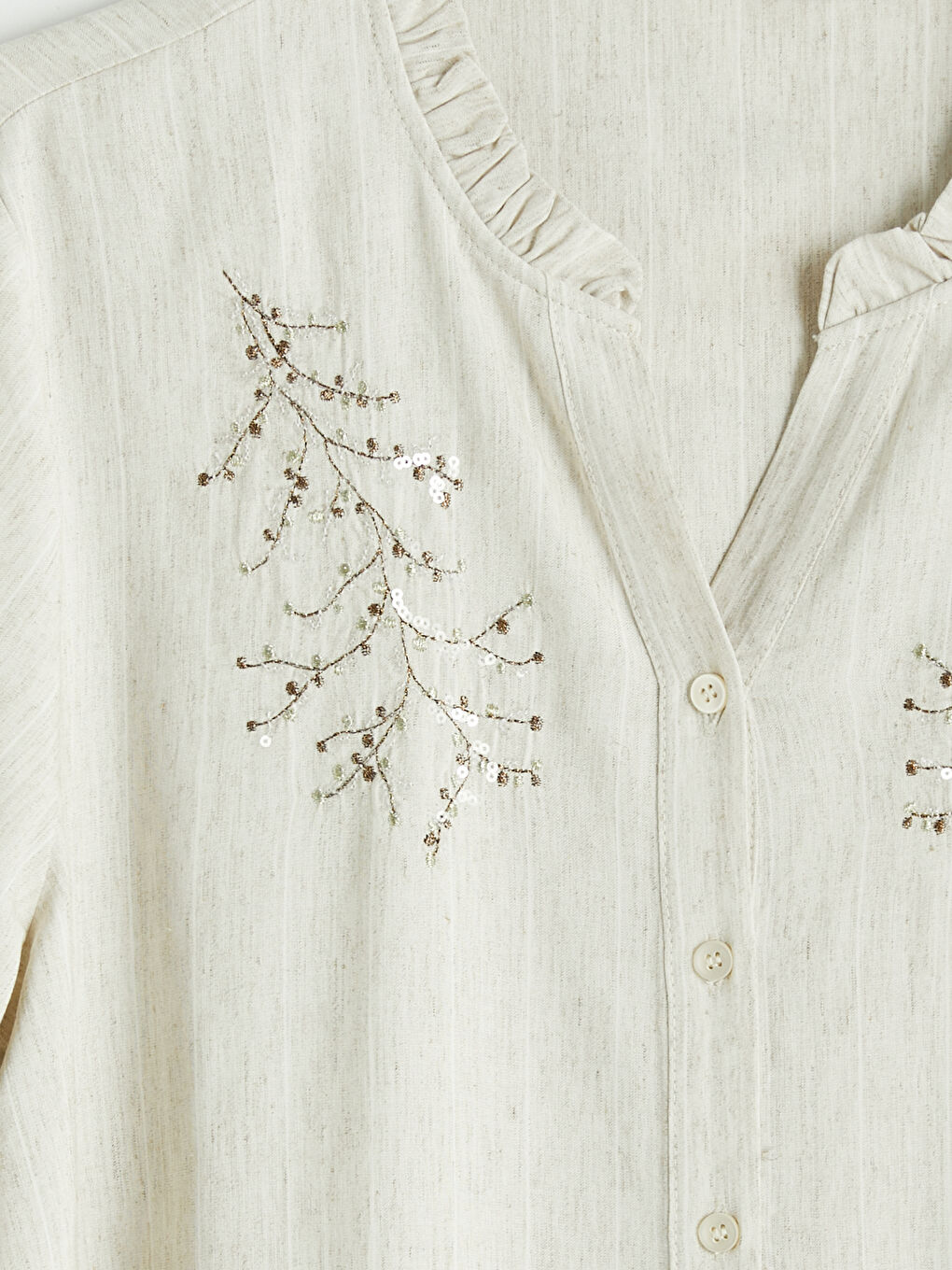 Bej Fırfırlı Kaçık Yaka Nakışlı Kadın Gömlek-2