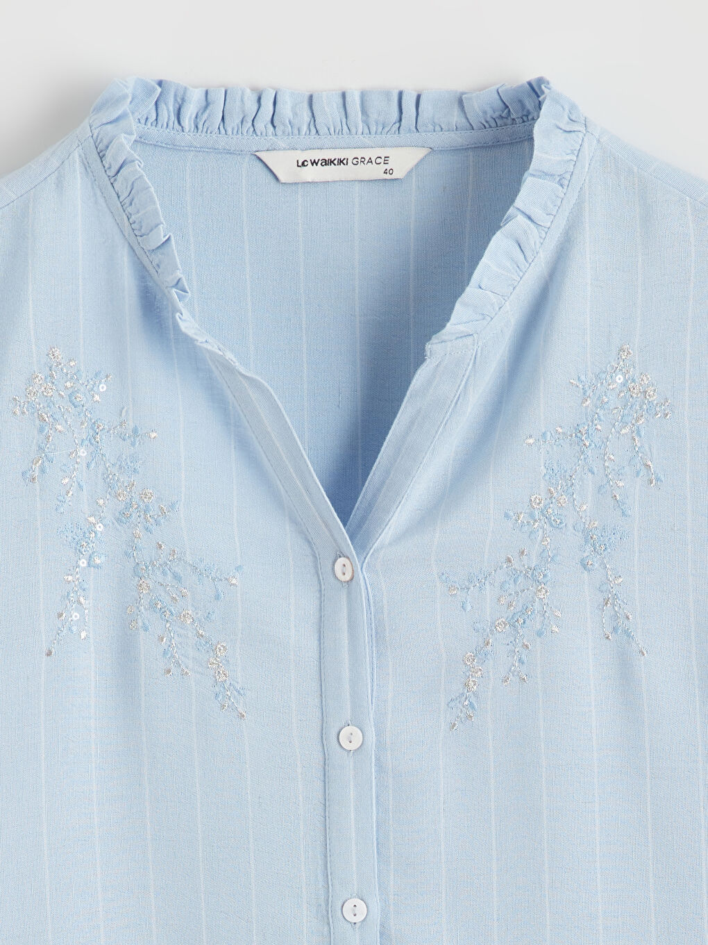 Cămașă pentru femei cu guler înalt, cu volane și broderie.-5