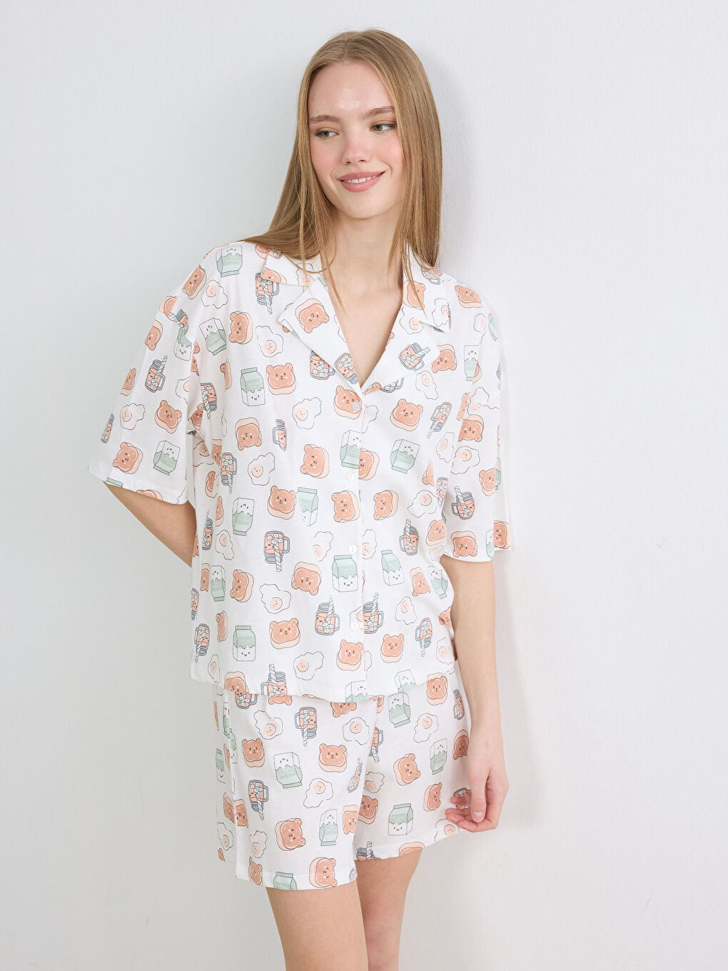 طقم بيجاما قصير منقوش برقبة بياقة للسيدات-1