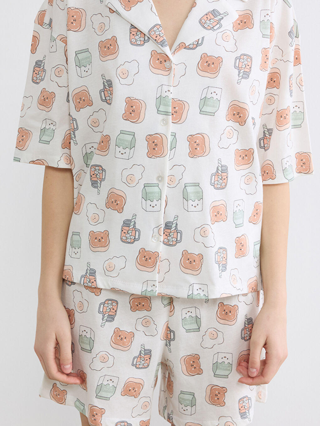 طقم بيجاما قصير منقوش برقبة بياقة للسيدات-2