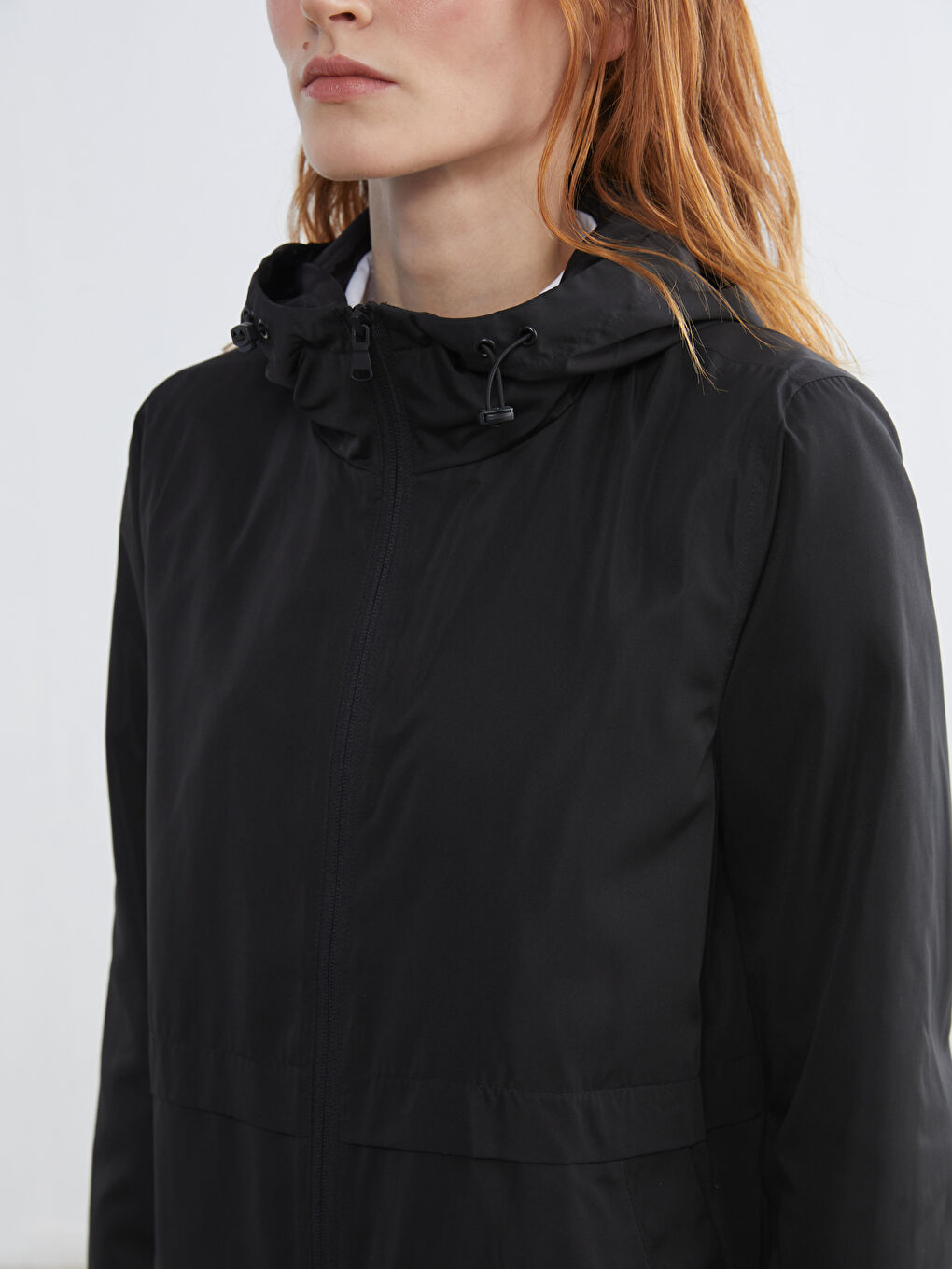 Siyah Kapüşonlu Kadın Yağmurluk-3