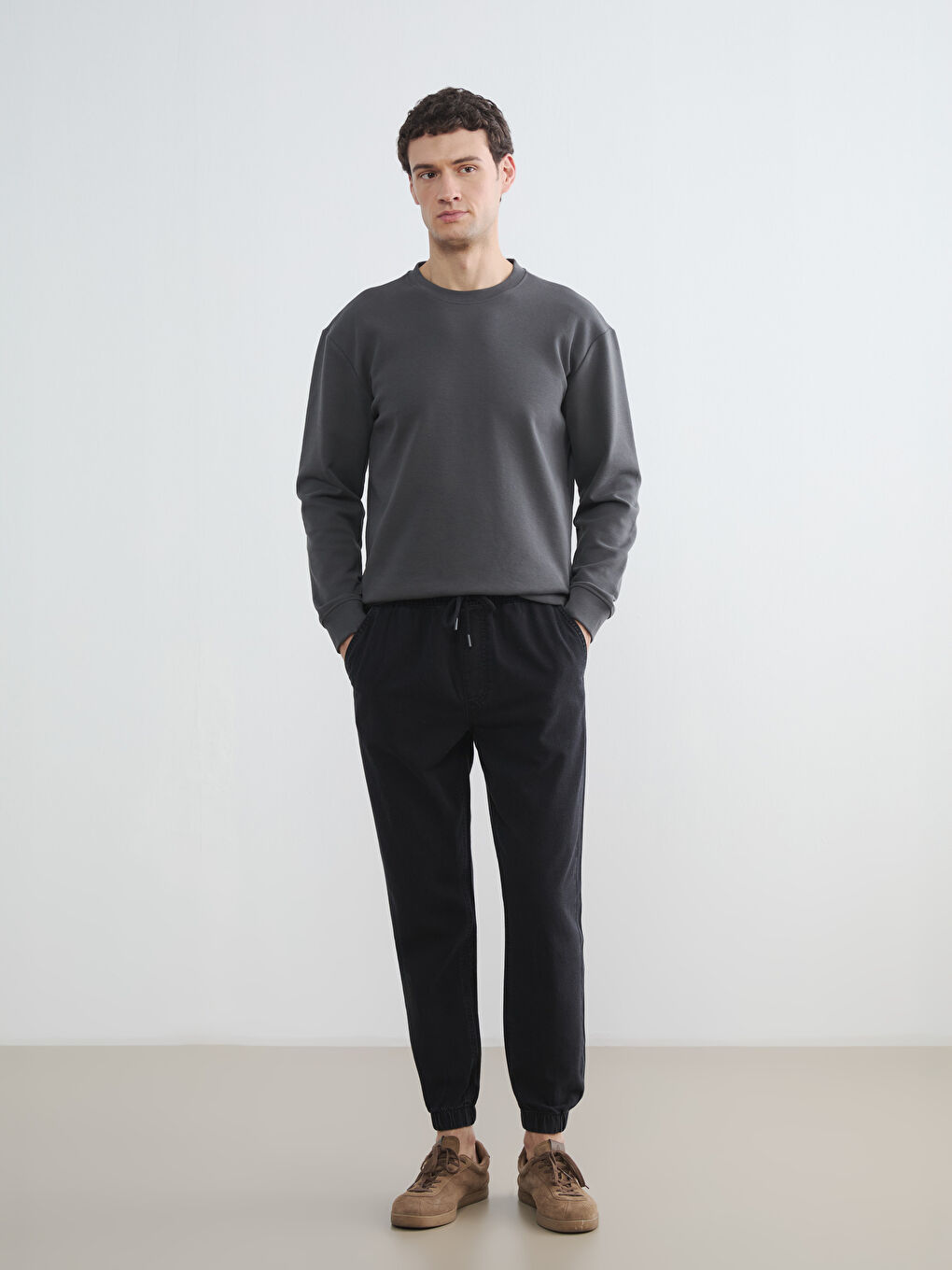 780 მორბენალი ტანის მამაკაცის ჯინსი