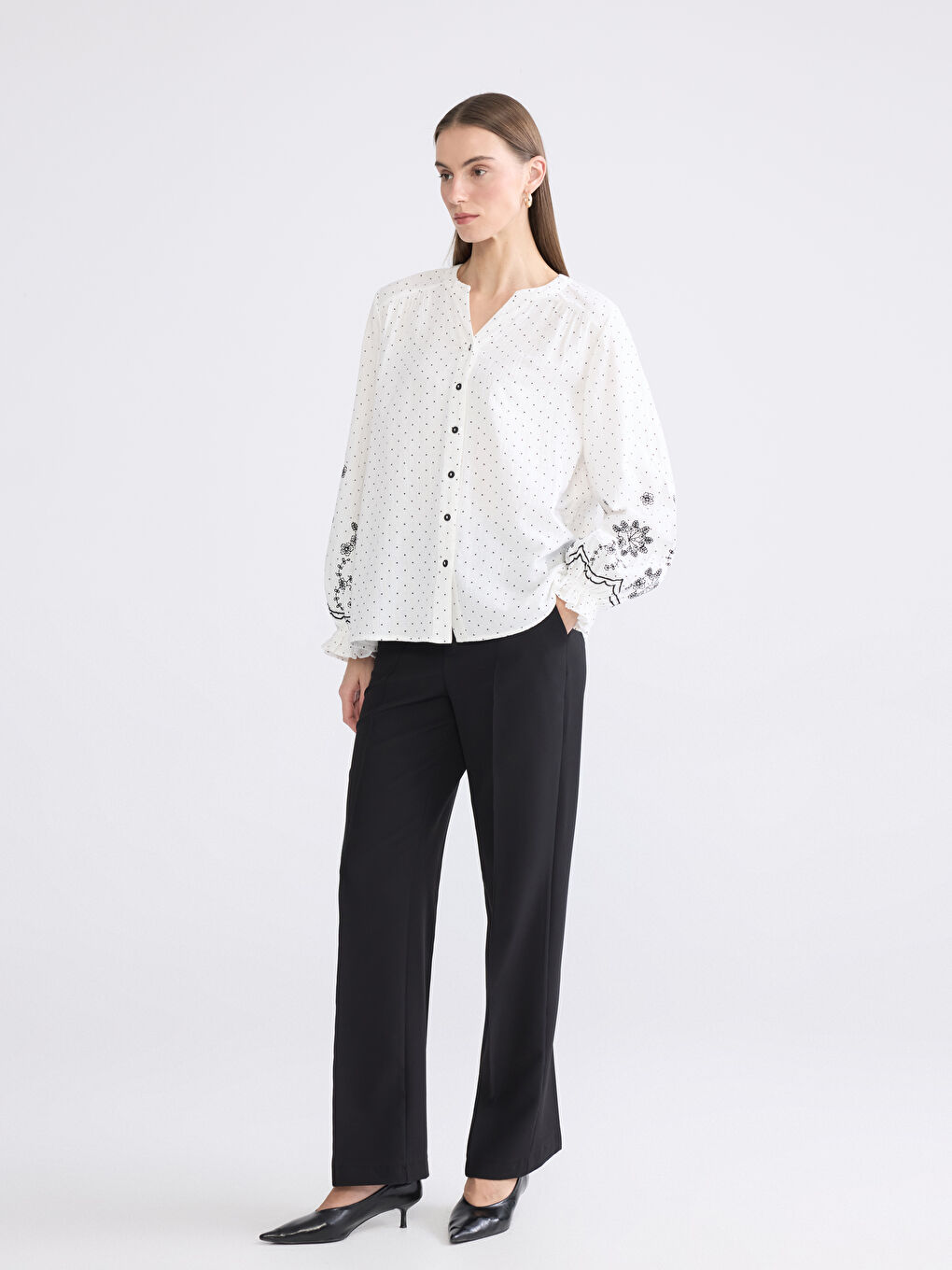 Блуза от муселин на точки с деколте с прорез-1