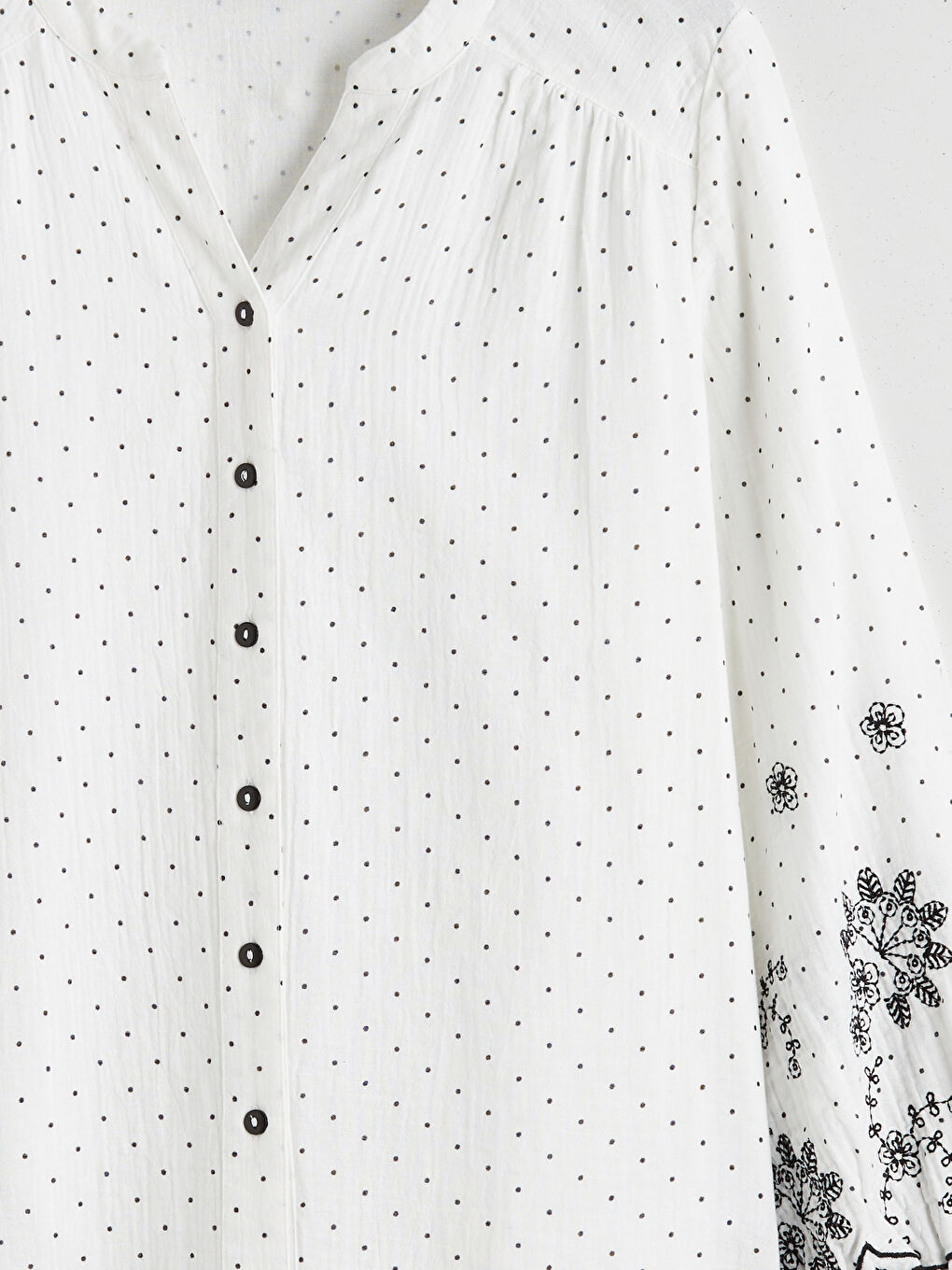 Блуза от муселин на точки с деколте с прорез-5