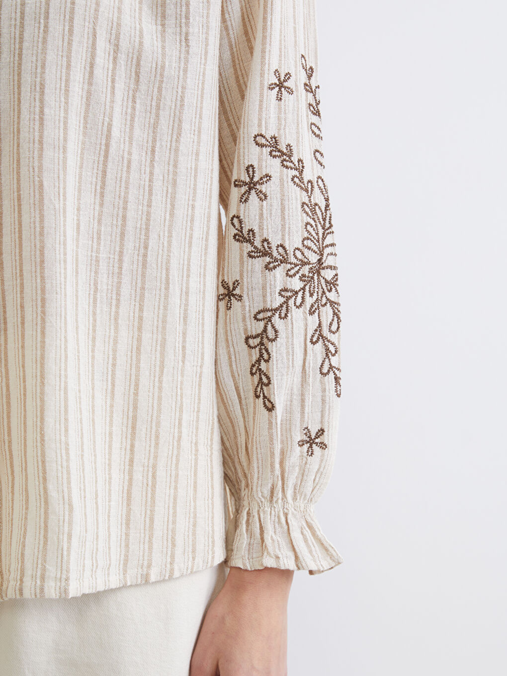 Kahverengi Kaçık Yaka Çizgili Keten Karışımlı Kadın Gömlek-2