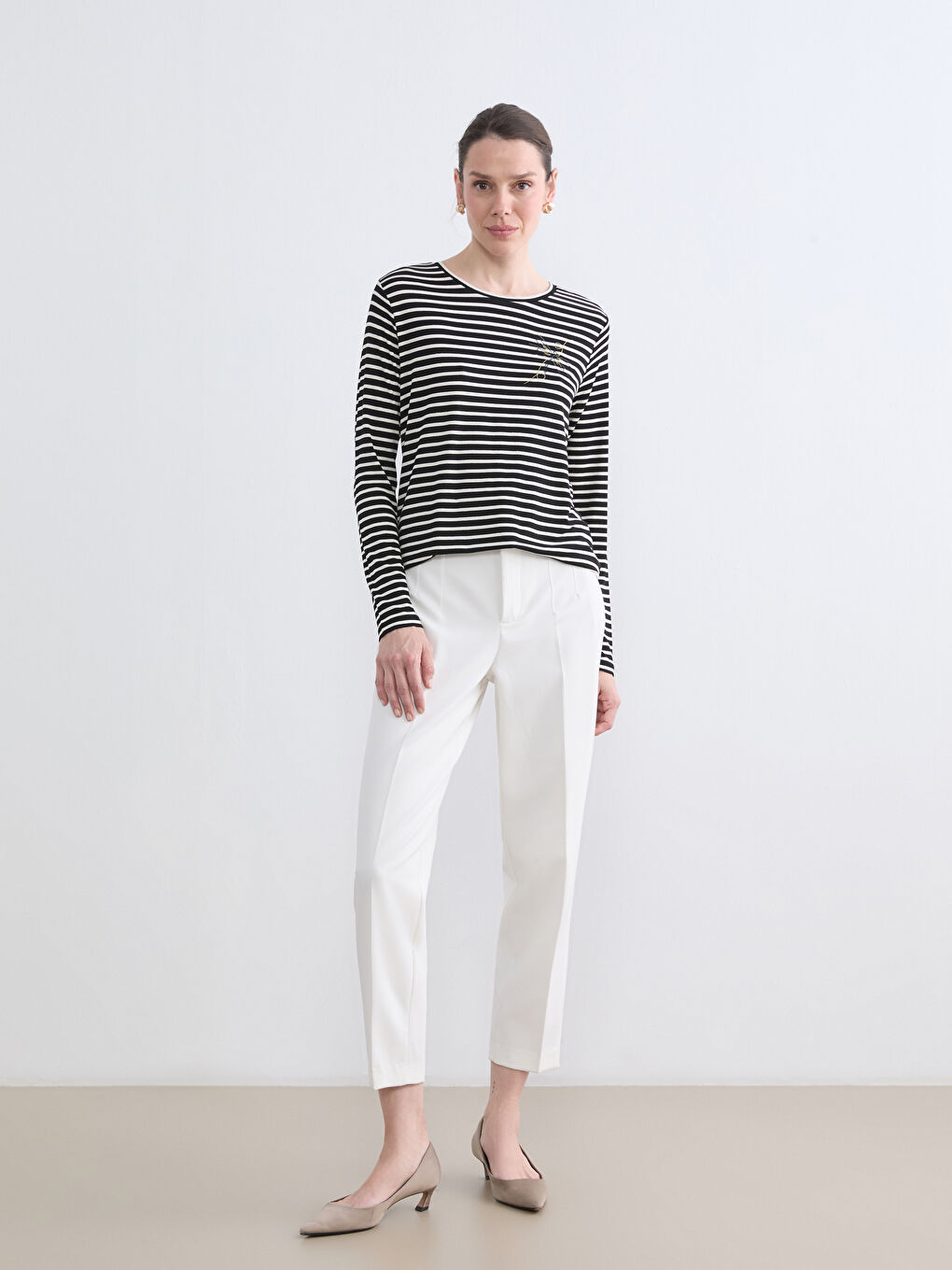 Siyah Bisiklet Yaka Çizgili Kadın Tişört-1