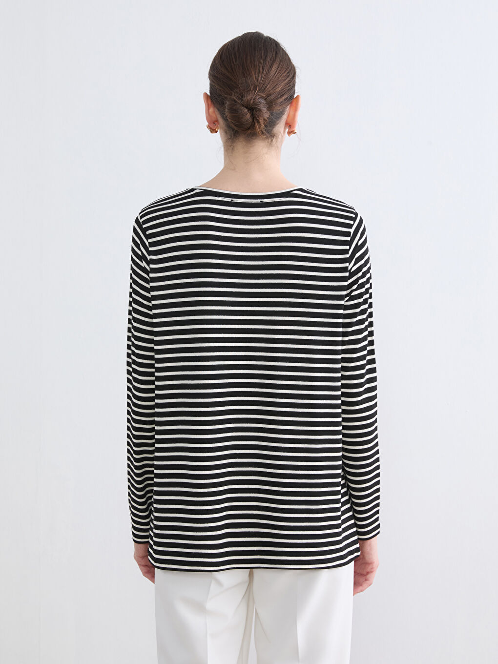 Siyah Bisiklet Yaka Çizgili Kadın Tişört-3