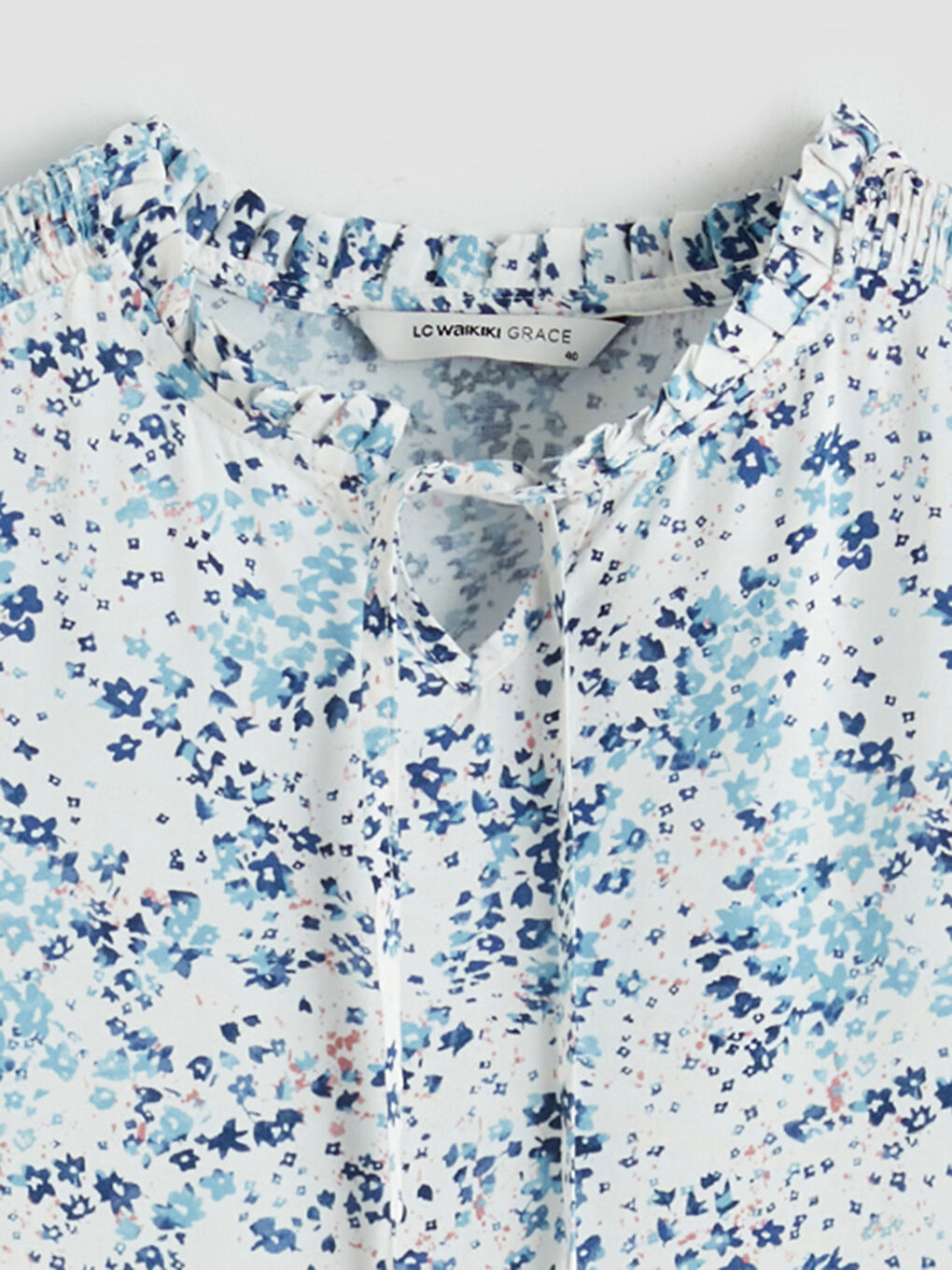 Ekru Bağlamalı Yaka Desenli Bluz-2