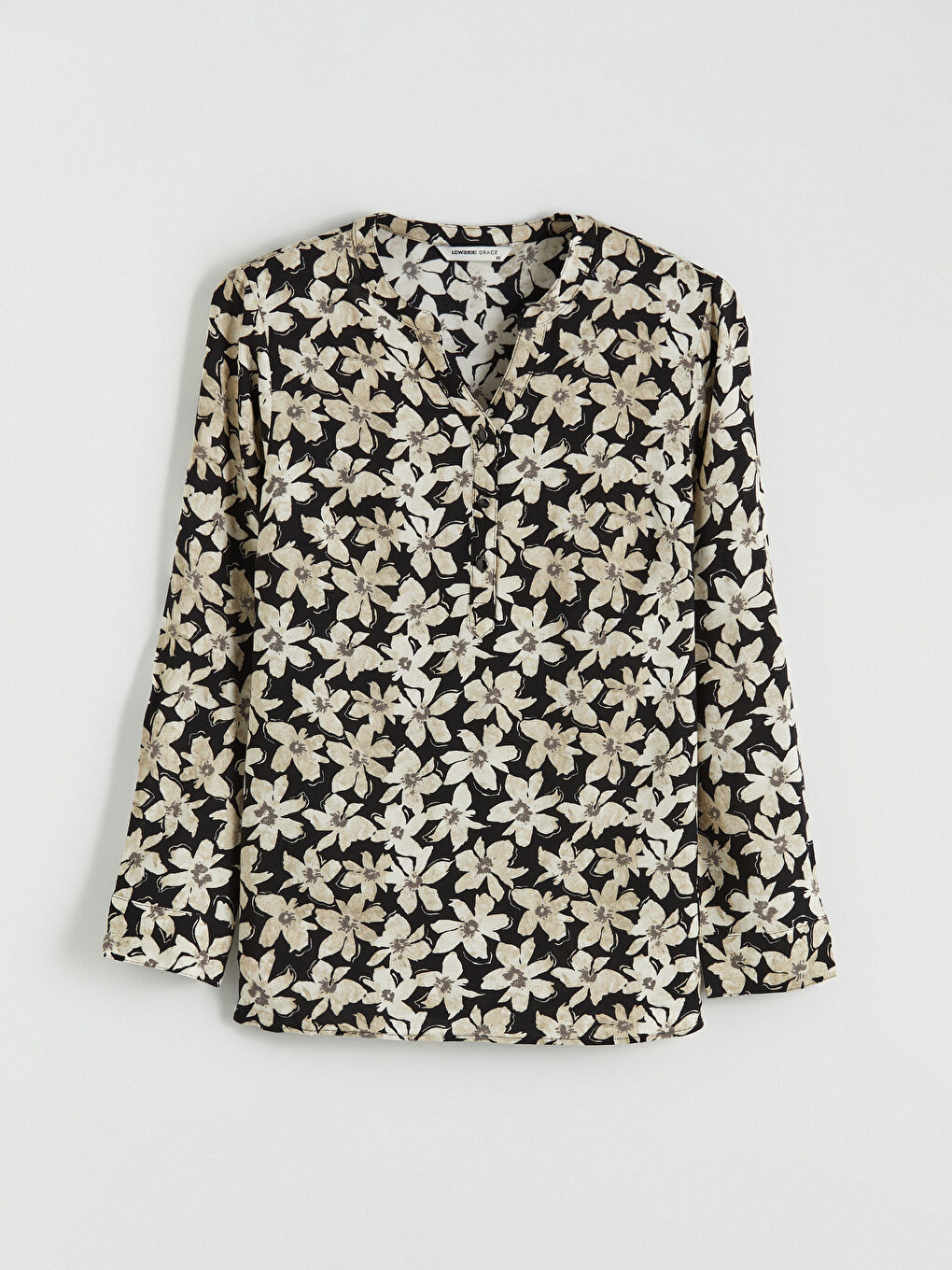 Siyah Kaçık Yaka Çiçekli Bluz-4