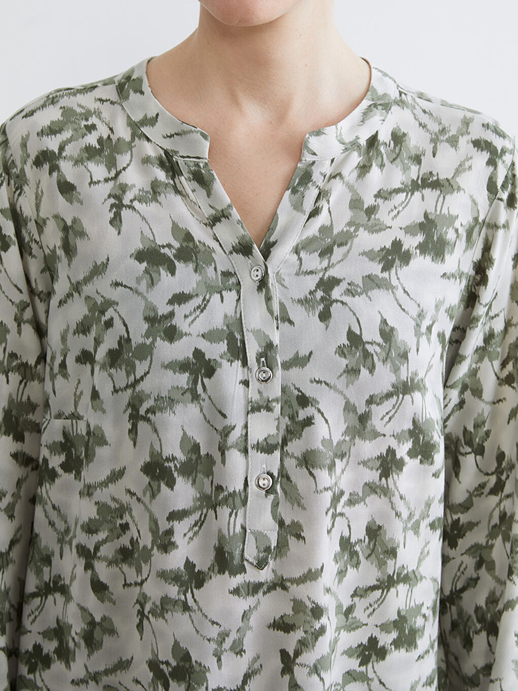 Yeşil Kaçık Yaka Çiçekli Bluz-2