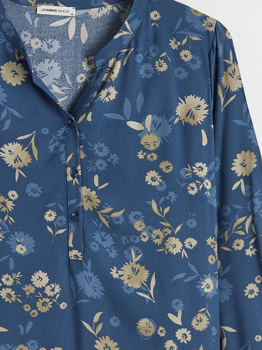 Lacivert Kaçık Yaka Çiçekli Bluz-1