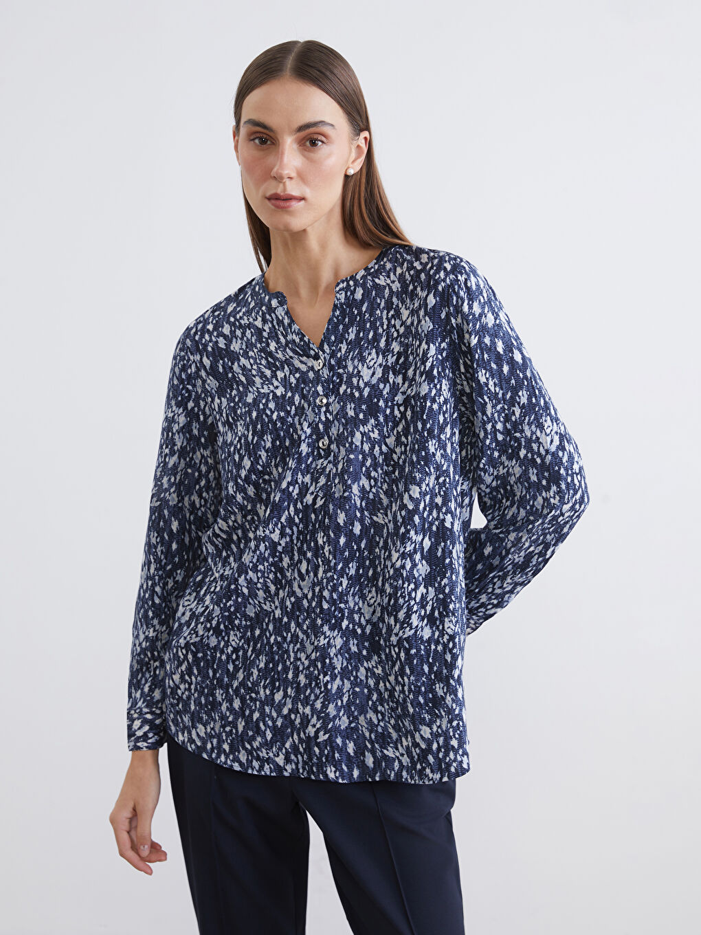 Blouse à Motifs à Encolure Échancrée