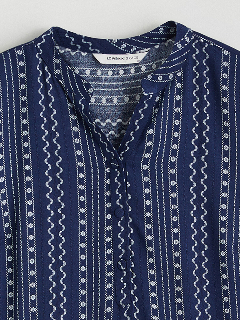 Lacivert Kaçık Yaka Desenli Bluz-5