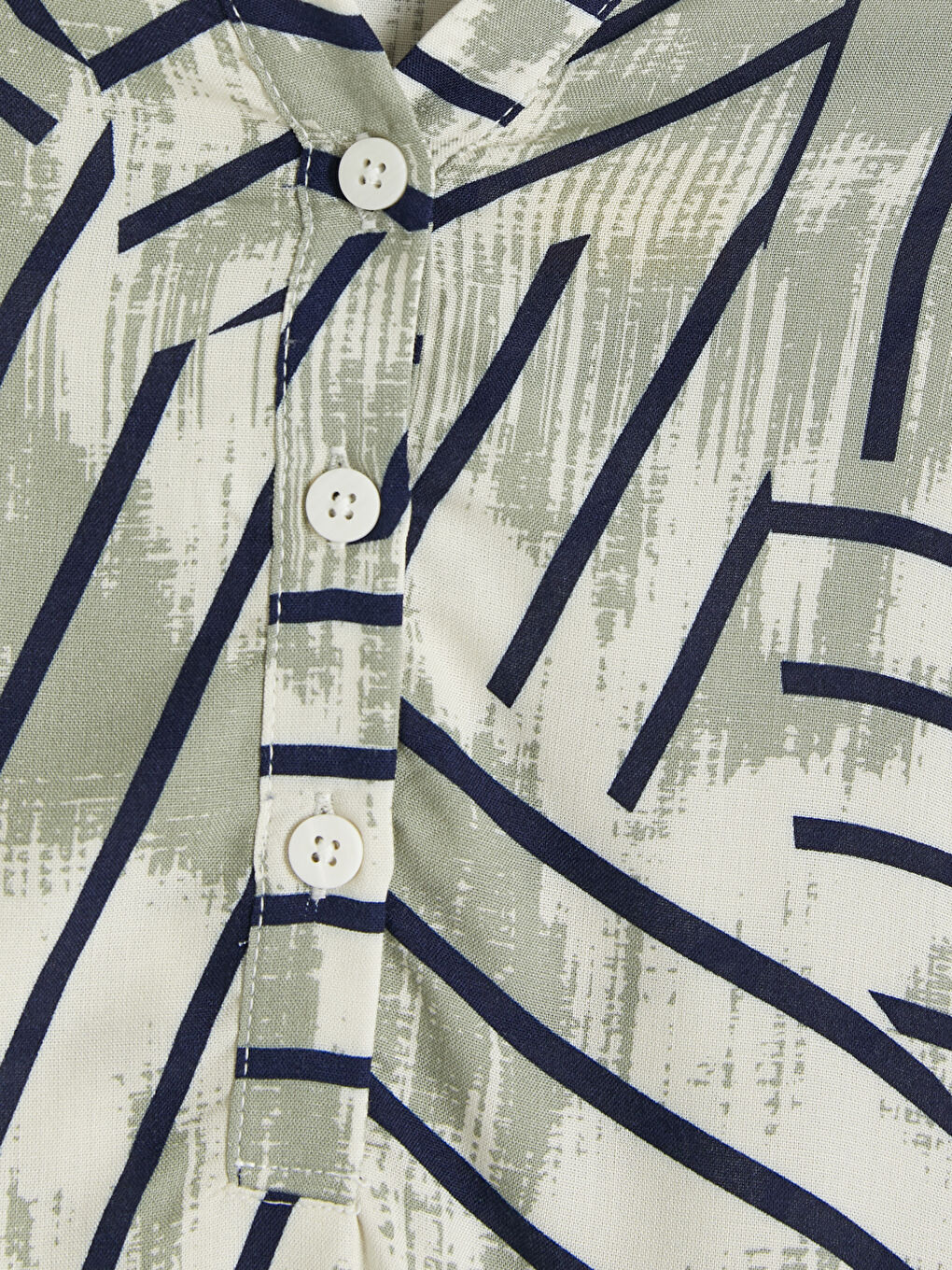 Beyaz Kaçık Yaka Desenli Bluz-2