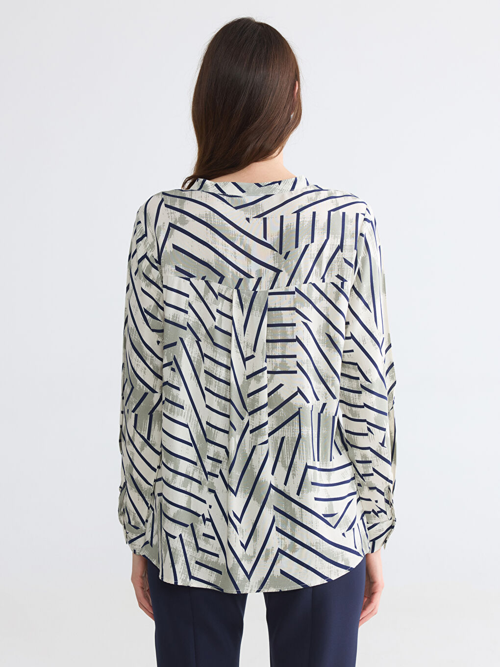 Bluza sa okovratnikom i uzorkom-3