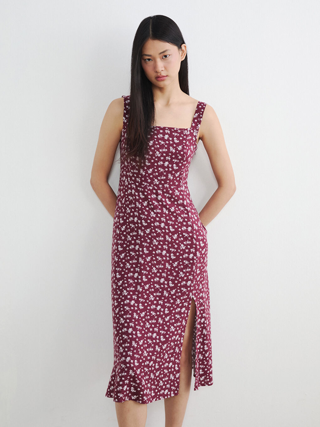 فستان مُزهر بقصة على شكل حرف A بياقة مربعة-1