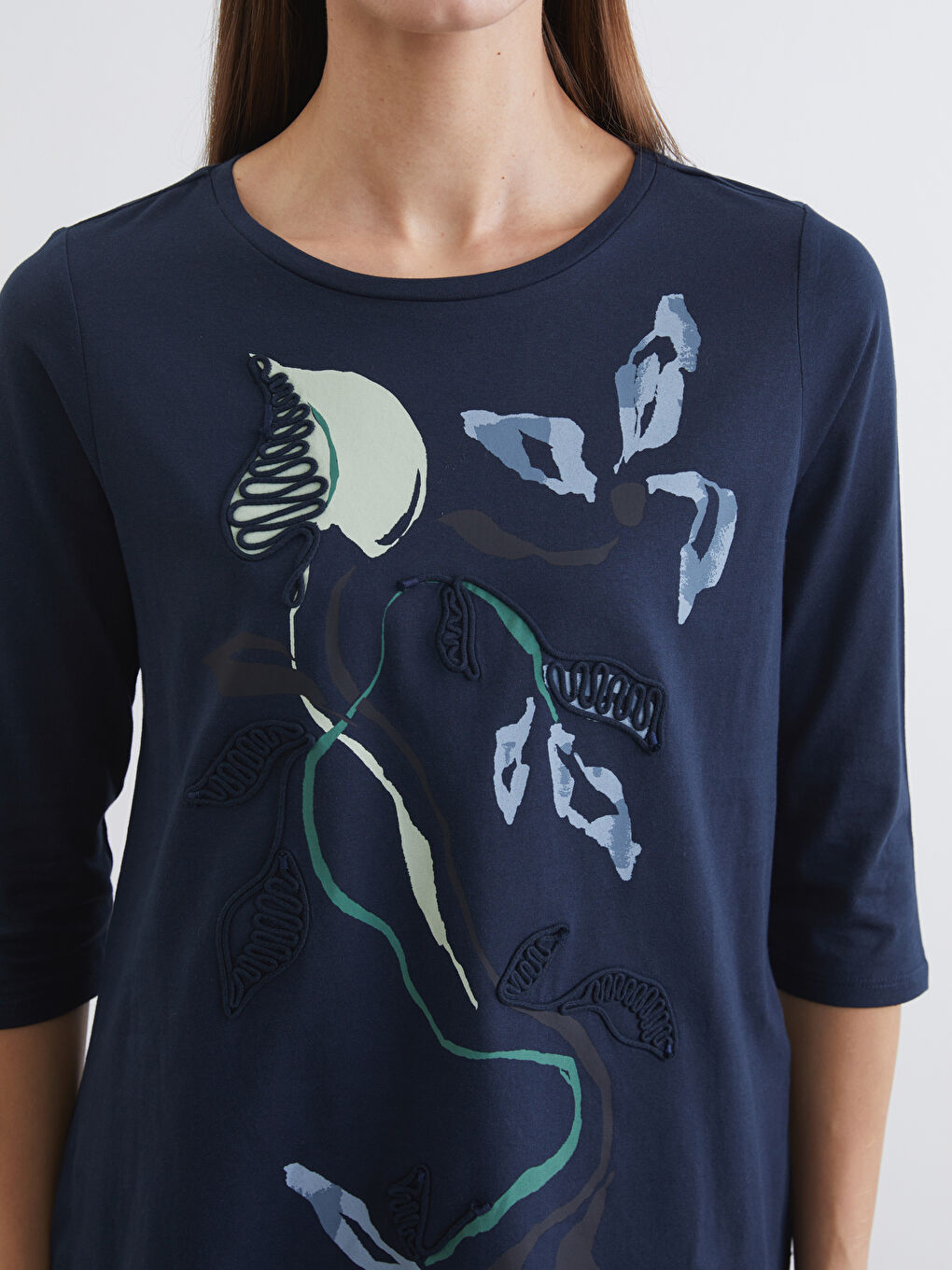 Женская футболка с принтом и круглым вырезом-2