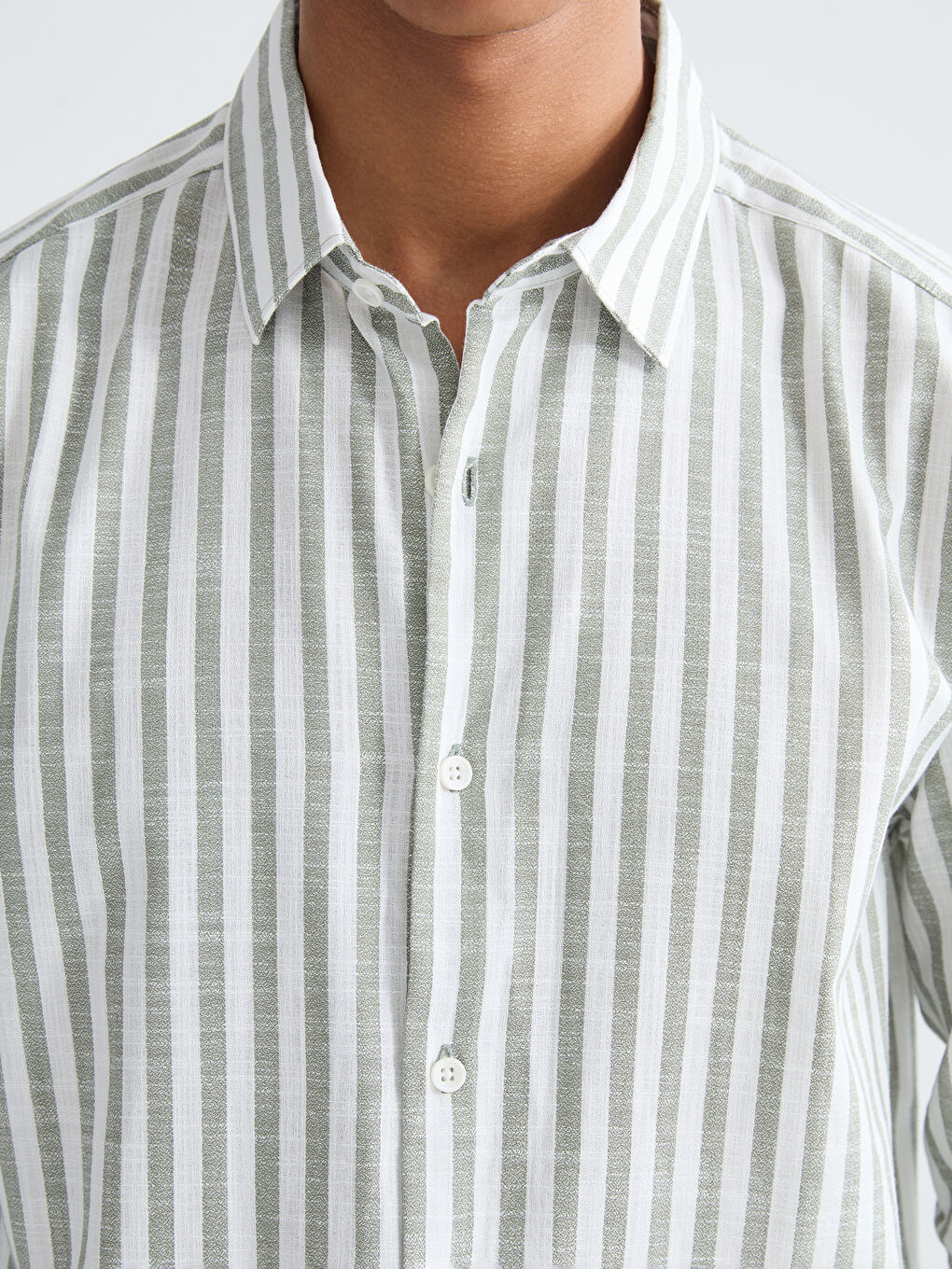 Мъж Зелено Риза-2