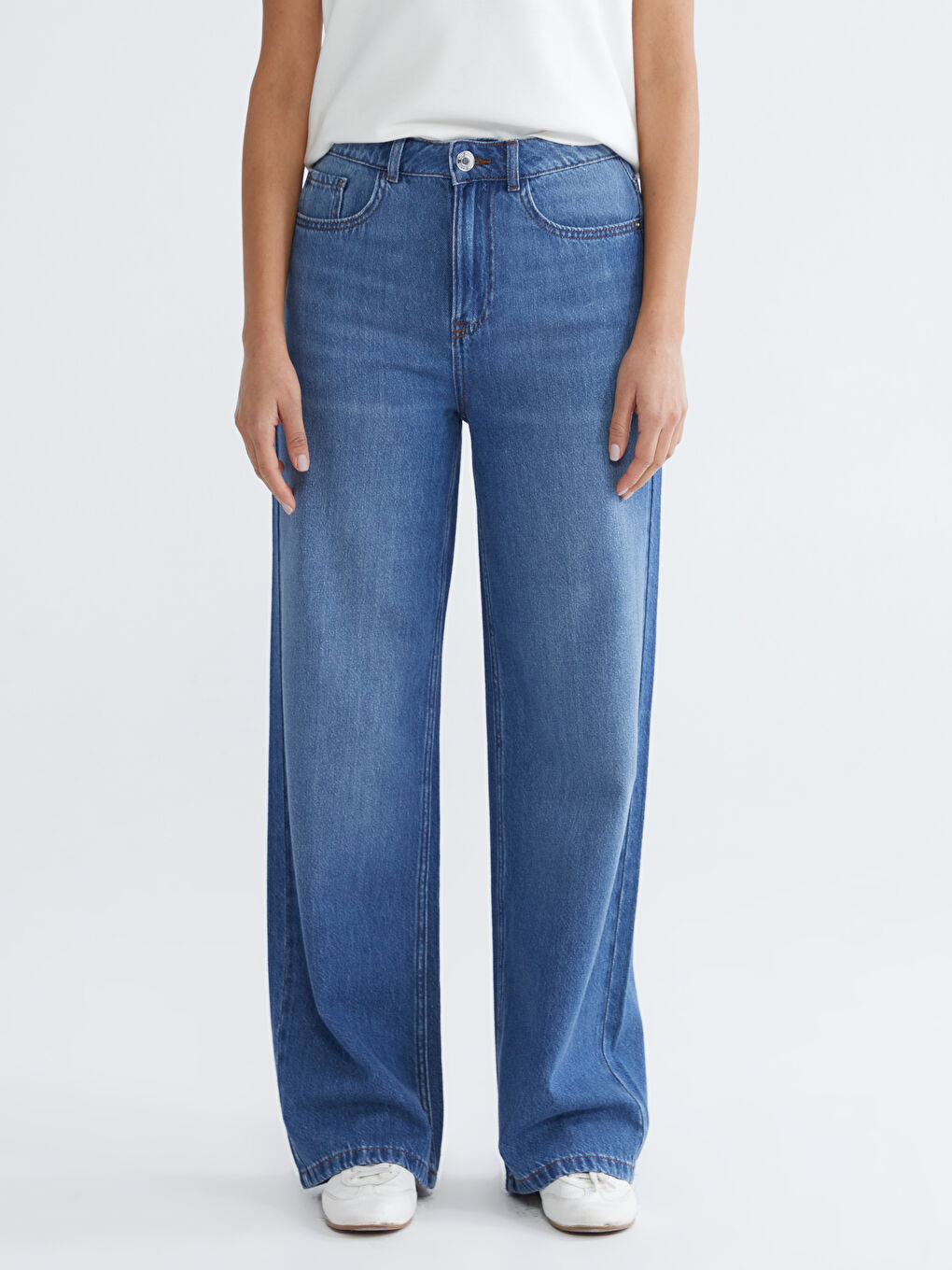 Women's Wide Leg Jean-1
