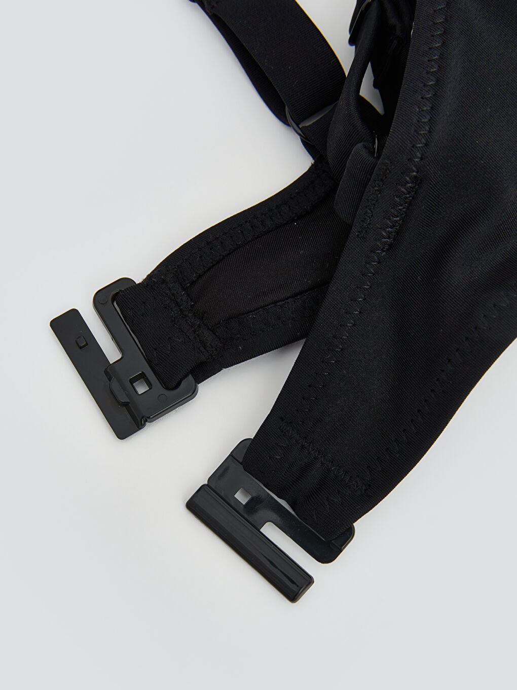 Siyah Burgu Detaylı Kadın Bikini Üstü-2