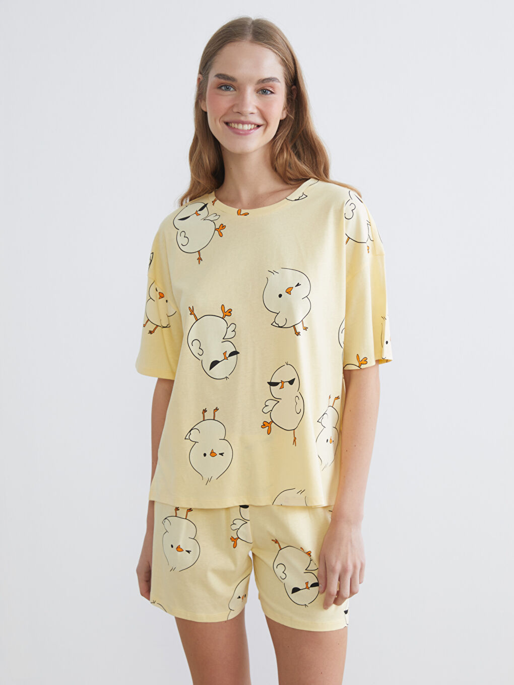 Sarı Civciv Baskılı Kadın Şortlu Pijama Takımı