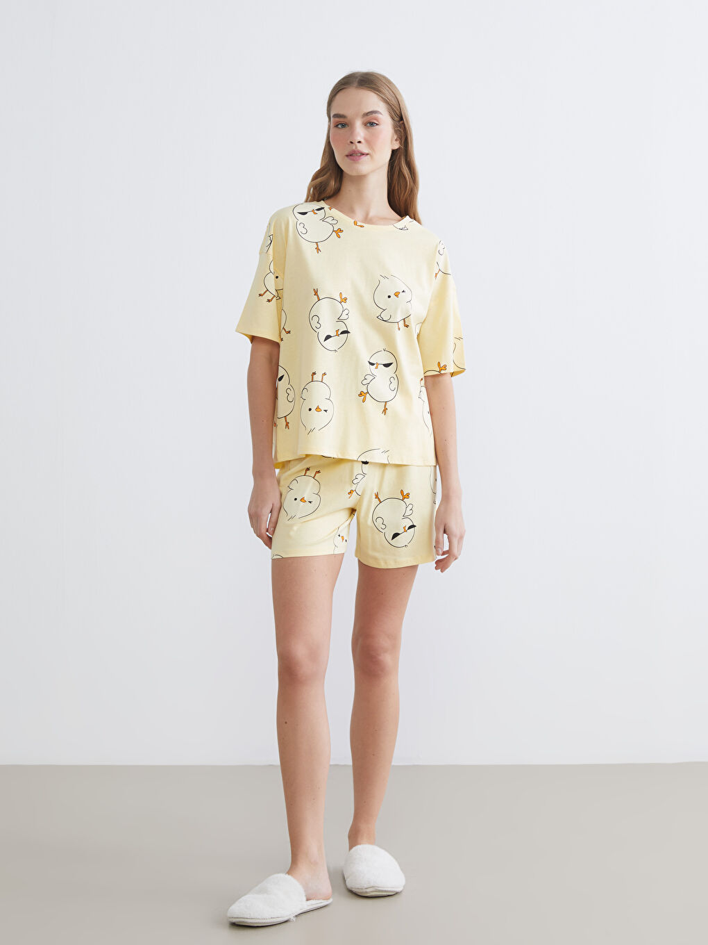 Sarı Civciv Baskılı Kadın Şortlu Pijama Takımı-1