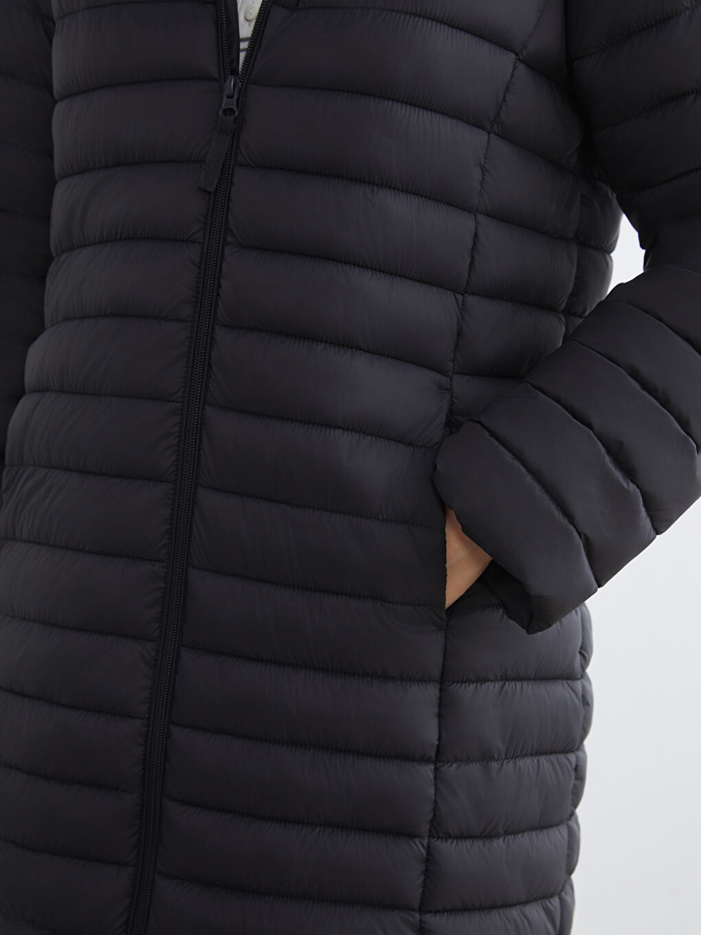 Siyah Kapüşonlu Kapitone Kadın Şişme Mont-2