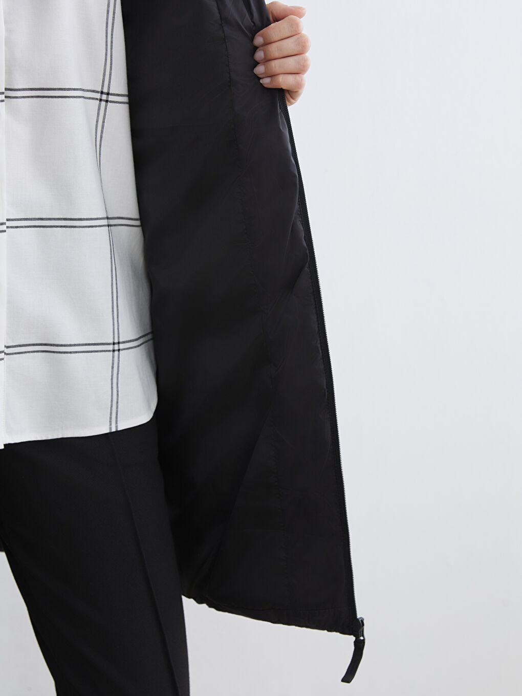 Siyah Kapüşonlu Kapitone Kadın Şişme Mont-3