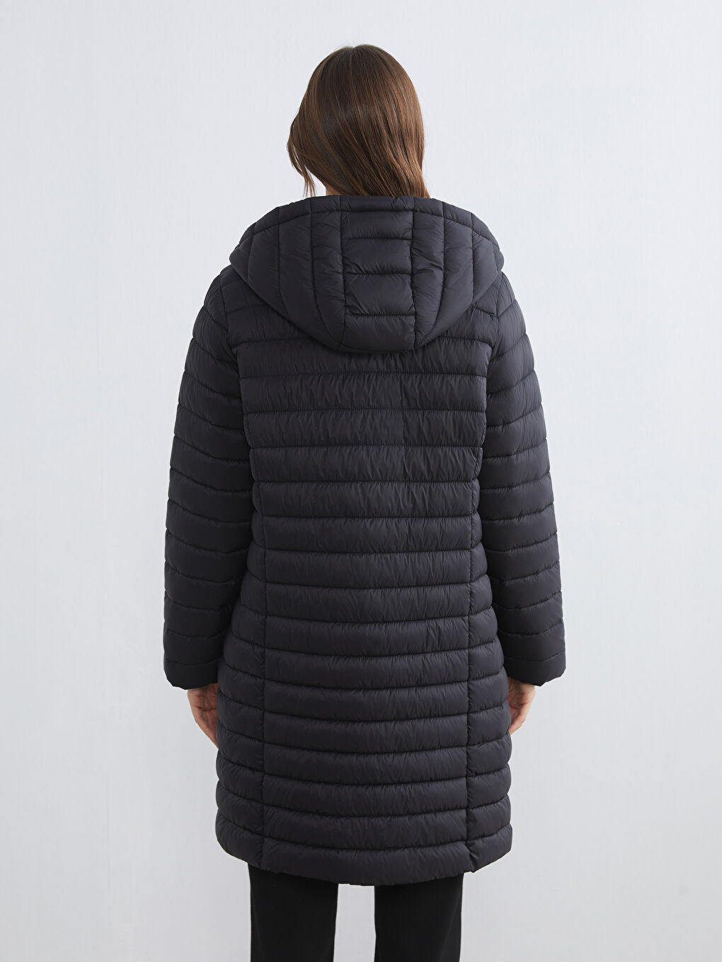 Siyah Kapüşonlu Kapitone Kadın Şişme Mont-4