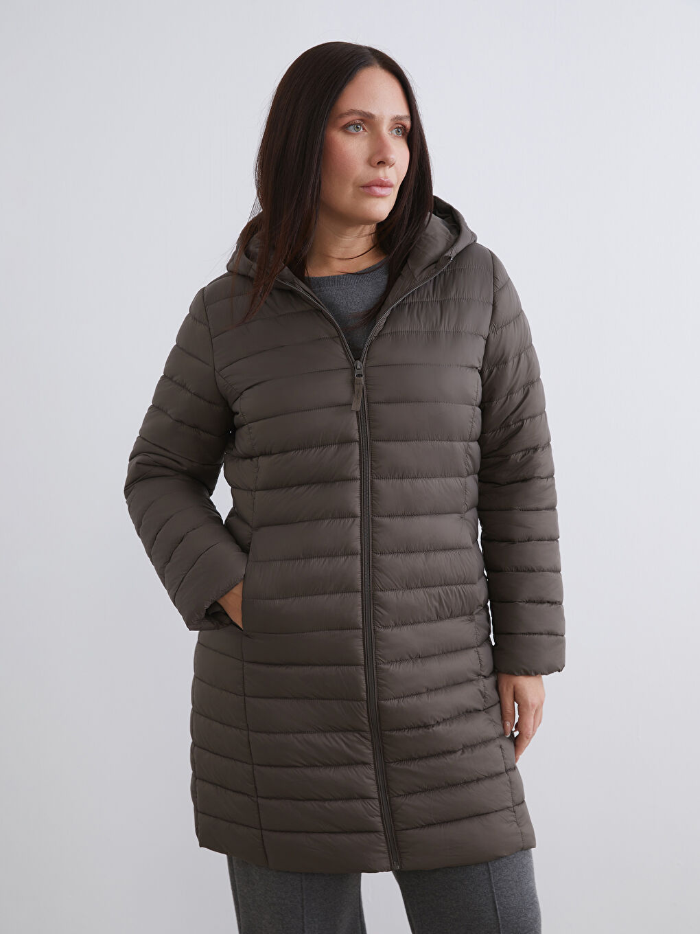 Kahverengi Kapüşonlu Kapitone Kadın Şişme Mont