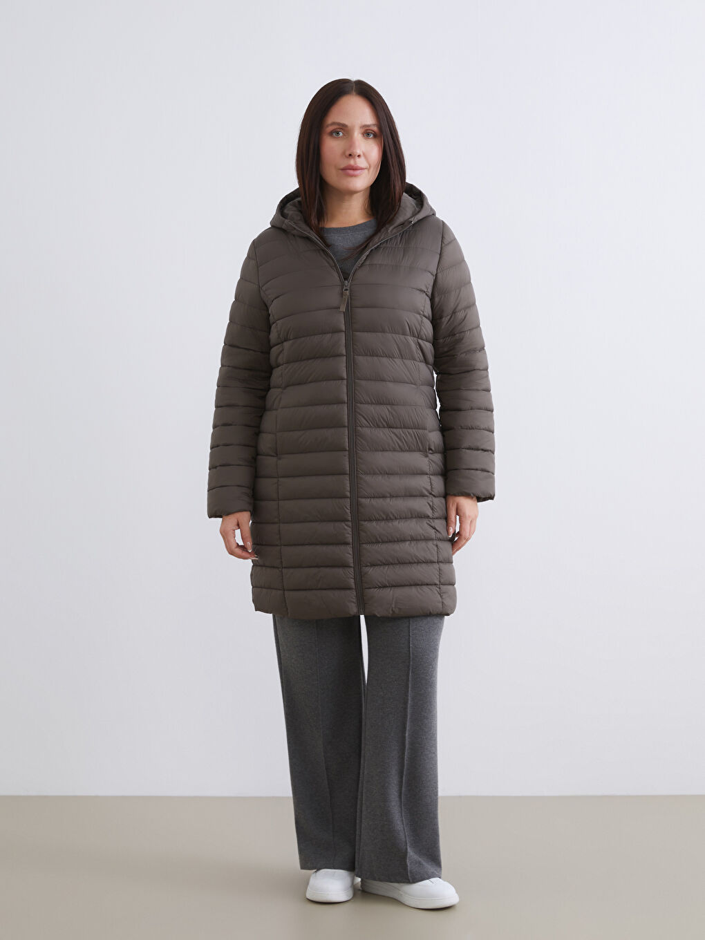 Kahverengi Kapüşonlu Kapitone Kadın Şişme Mont-1